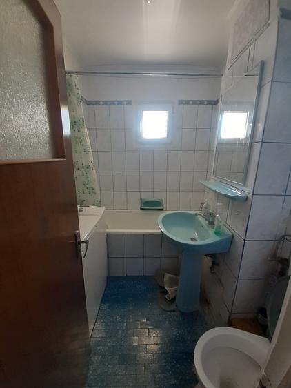 Apartament cu 3 camere decomandat în Lacul Tei