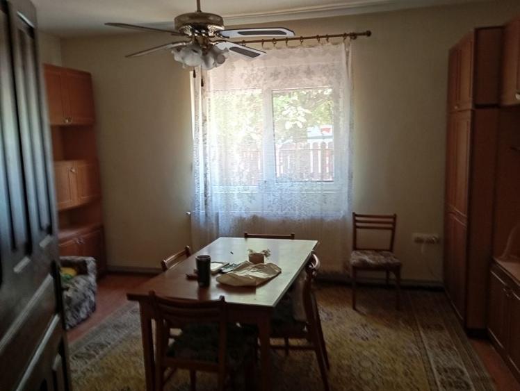 Proprietar vand casa cu713m teren in Calea Lipovei pe str ion Roata nr51 cu 4camere 2 bai si 2 bucatari camera tehnica , camara si garaj - 3