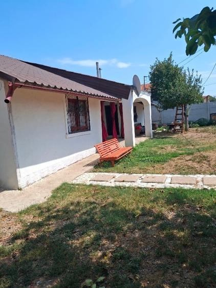 Casă individuală cu 3 camere cu Garaj în 1 Mai