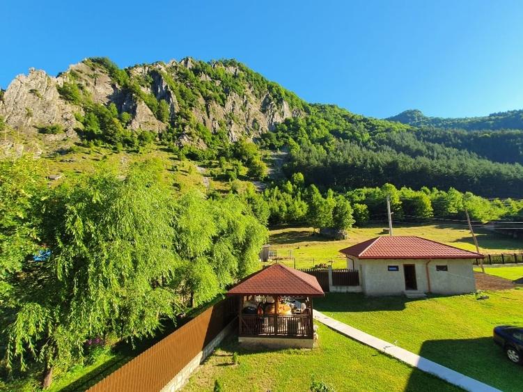 Casă individuală cu 4 camere cu Teren 2100 Mp în Lepșa