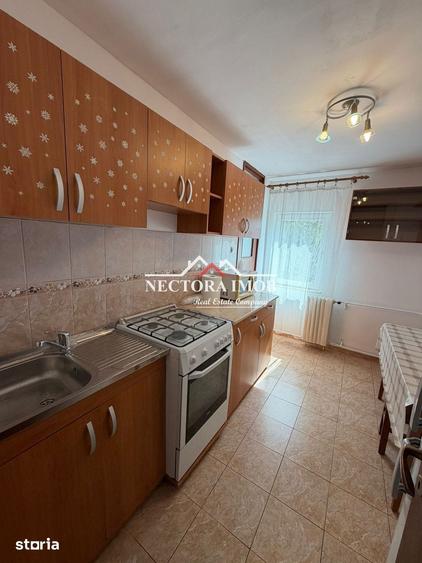 Apartament cu 3 camere în Decebal