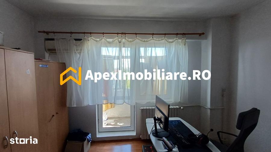 Apartament cu 3 camere decomandat, mobilat în Berceni