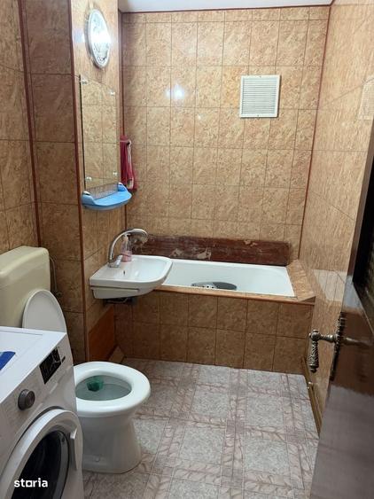 Apartament cu 3 camere decomandat în Astra