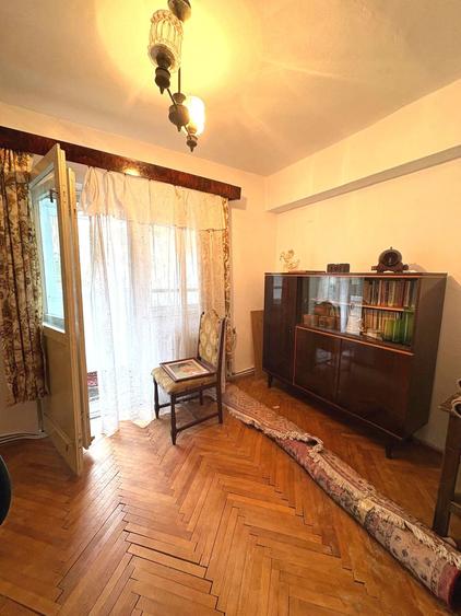 Apartament cu 4 camere decomandat în Central