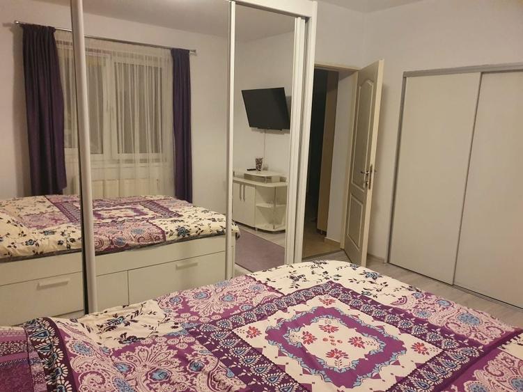 Apartament cu 3 camere decomandat în Lotrioara