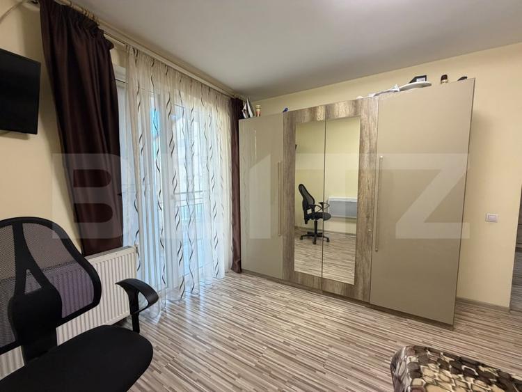 Apartament cu 3 camere semidecomandat, mobilat în Florești