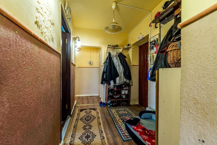 Apartament cu 5 camere semidecomandat în Micălaca