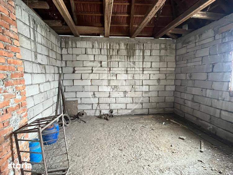 Casă cu 5 camere decomandat cu Teren 1000 Mp în Sântandrei