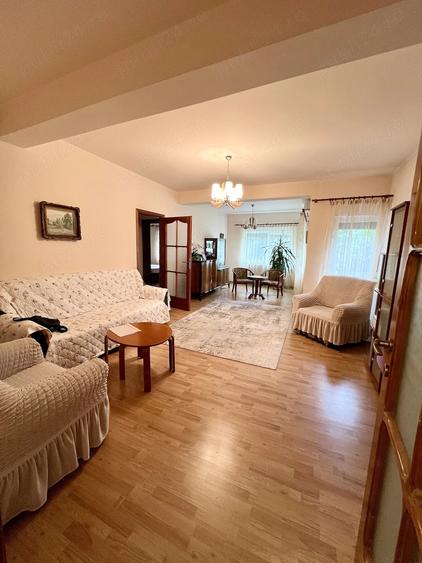 Apartament cu 4 camere decomandat în Central