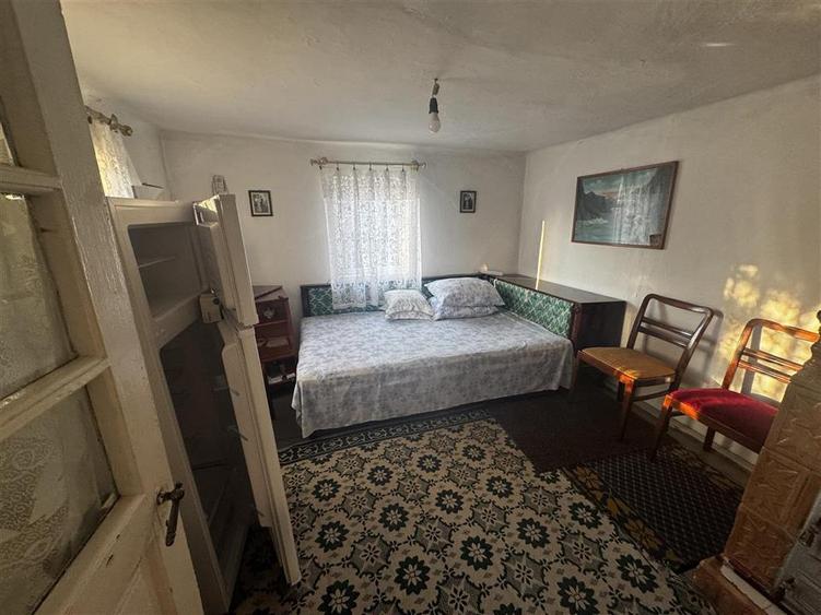 Casă cu 2 camere cu Teren 758 Mp în Negoiești