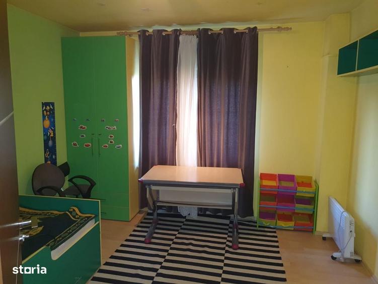 Casă cu 3 camere decomandat în Virtuții