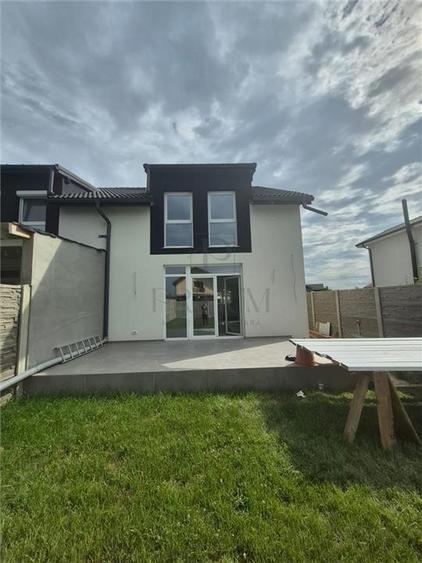 Duplex cu 4 camere cu Canalizare în Moșnița Nouă
