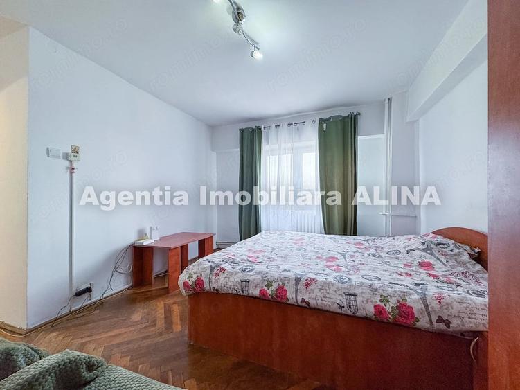 Garsonieră decomandată în Decebal