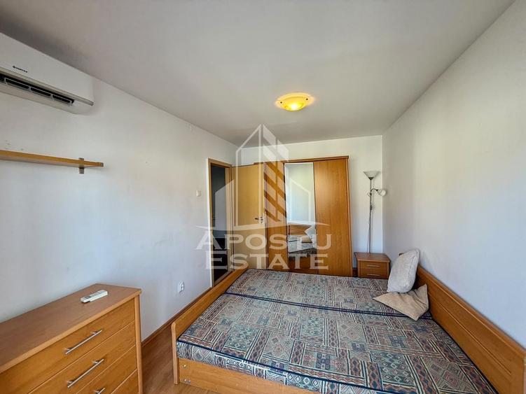 Apartament cu 3 camere decomandat, mobilat în Girocului