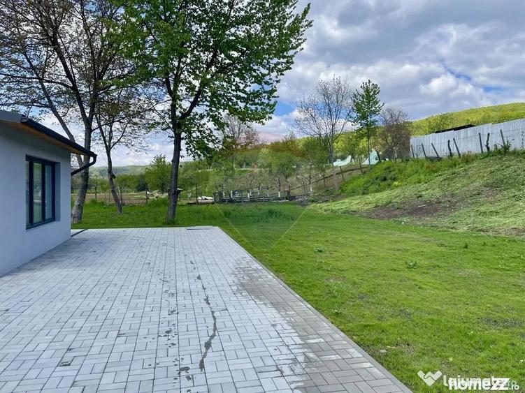 Casă cu 4 camere cu Teren 1397 Mp în Poiana