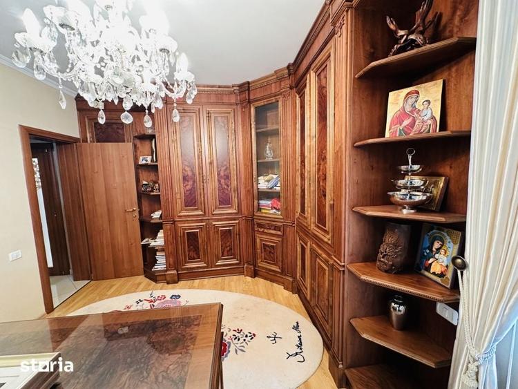 Casă cu 10 camere cu Teren 2000 Mp în Chiajna