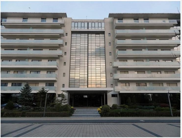 Penthouse cu 8 camere semidecomandat în Mamaia
