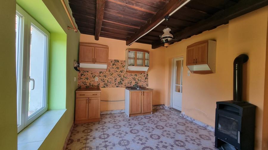 Casă individuală cu 1 camere cu Teren 3700 Mp în Apateu