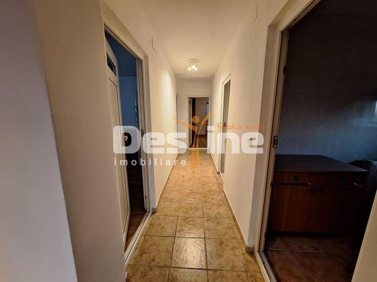 Casă individuală cu 3 camere cu Canalizare în Splaiul Unirii