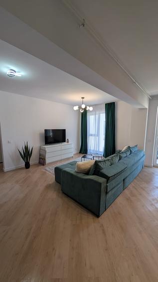 Apartament cu 3 camere semidecomandat în Florești