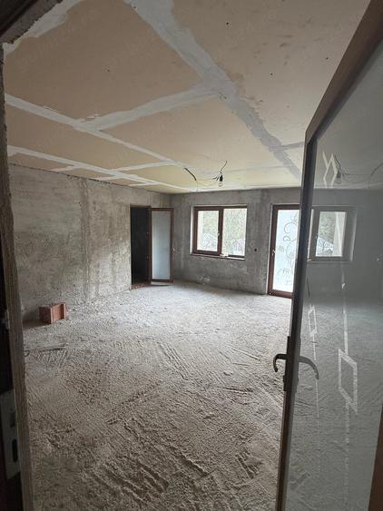 Casă cu 5 camere cu Teren 2500 Mp în Pângărați