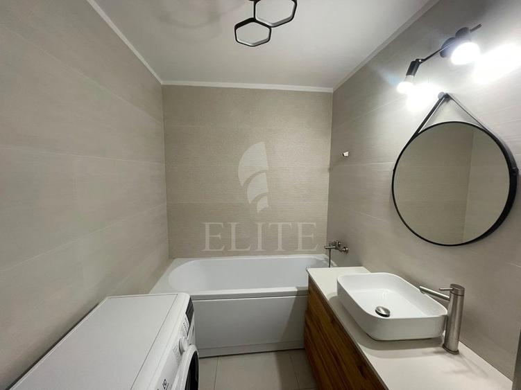 Apartament cu 3 camere semidecomandat, mobilat în Dâmbul Rotund