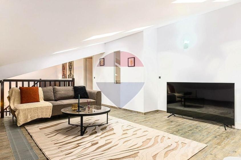 Apartament cu 6 camere semidecomandat, mobilat în Poiana Brașov