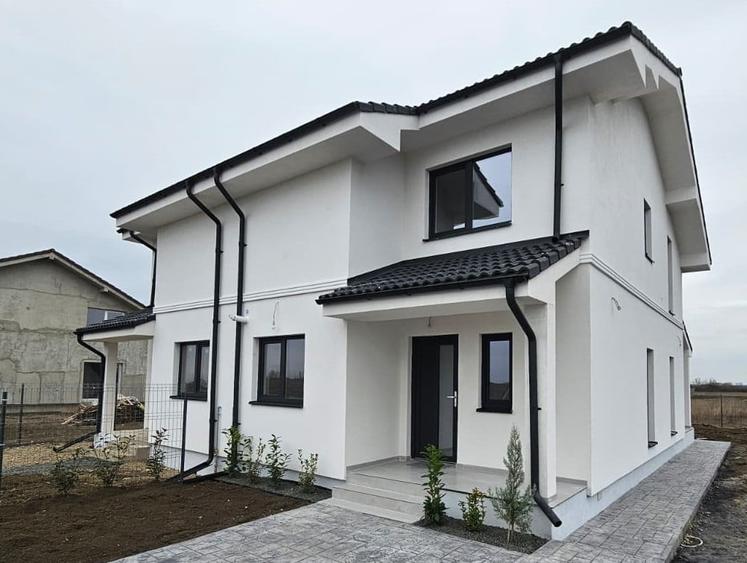 Duplex cu 3 camere cu Teren 255 Mp în Moșnița Veche