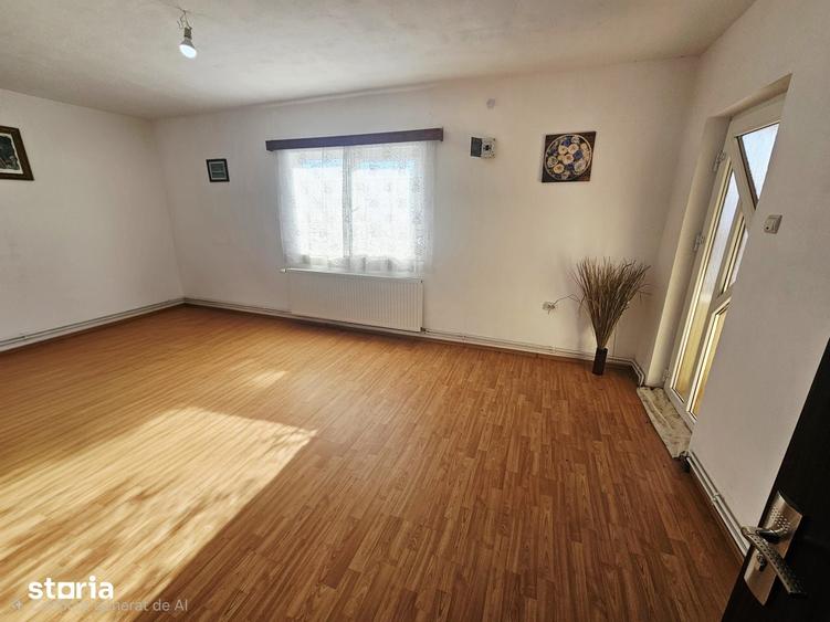 Casă cu 5 camere cu Teren 1700 Mp în Ariceștii Rahtivani
