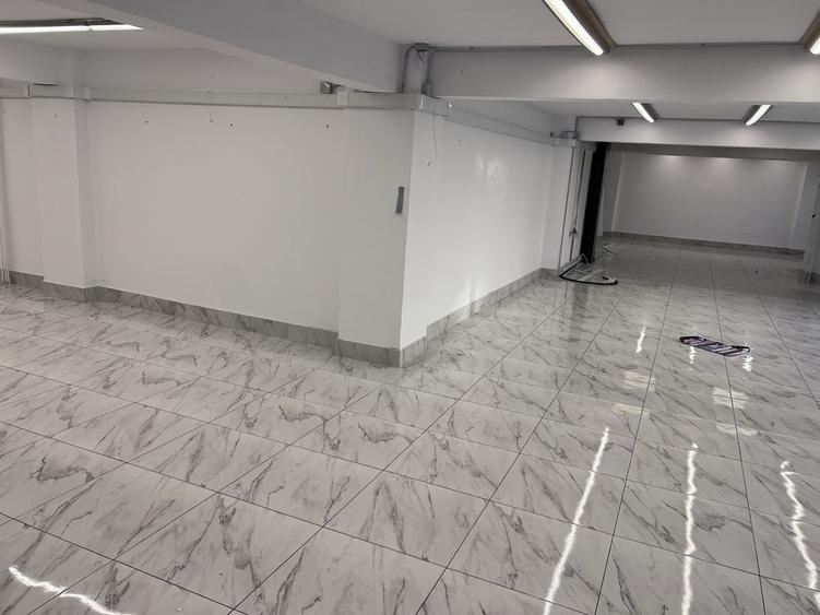 Spațiu comercial, de 210 mp, în Central