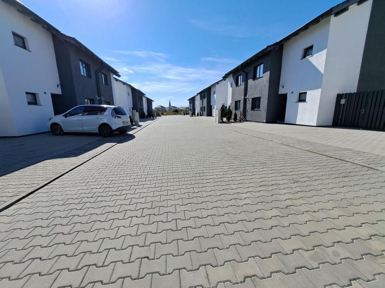 Duplex cu 4 camere cu Canalizare în Șelimbăr