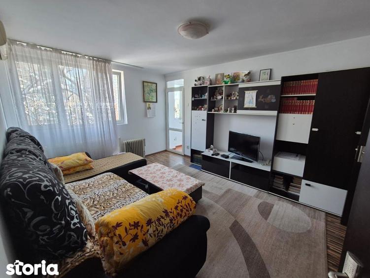 Apartament cu 3 camere semidecomandat, mobilat în Titan