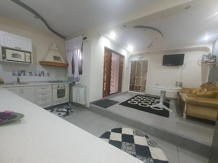 Casă cu 6 camere cu Teren 390 Mp în Central