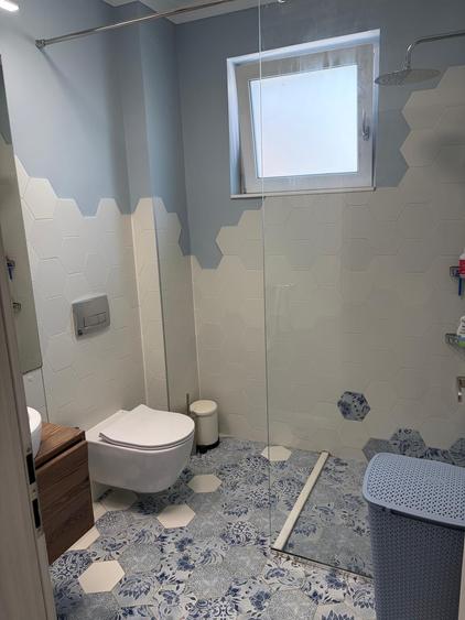 Apartament cu 3 camere semidecomandat, mobilat în Năvodari