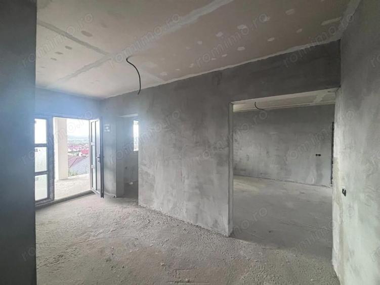 Casă cu 4 camere cu Teren 500 Mp în Nazna