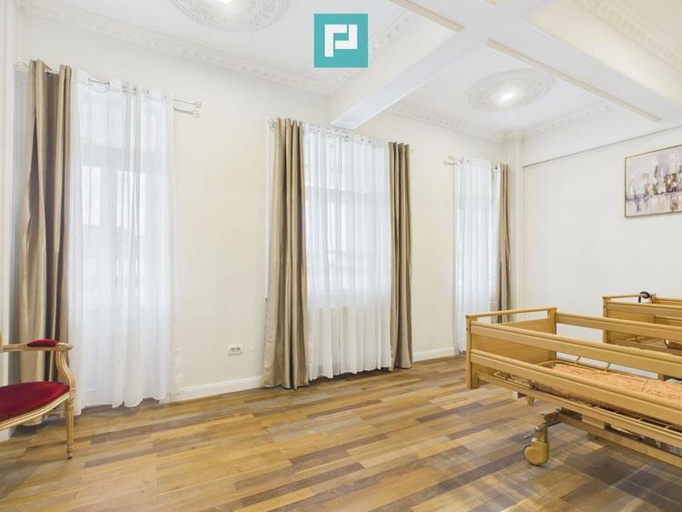 Casă individuală cu 13 camere cu Canalizare în Pârneava