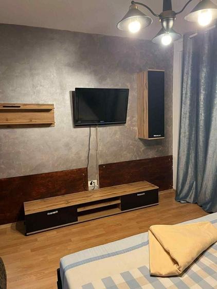 Studio ultra central / universitate : termen sept-iunie - 1