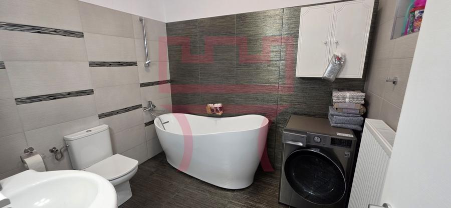 Casă individuală cu 5 camere cu Canalizare în Central