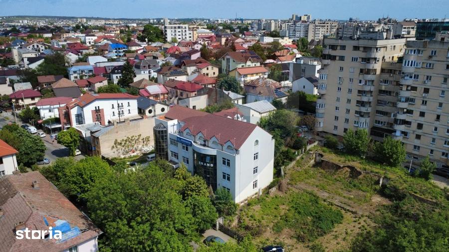 Spațiu comercial, de 1,525 mp, în Central