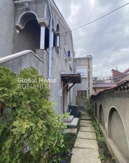 Apartament cu 3 camere semidecomandat în P-ța Alba Iulia