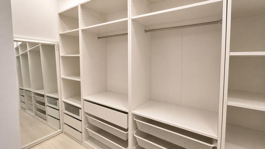 Apartament cu 4 camere decomandat, mobilat în Tractorul