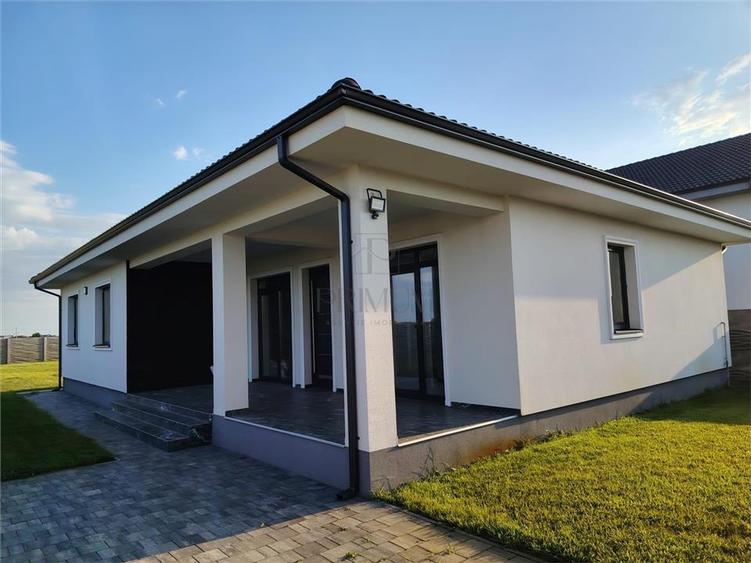 Casă individuală cu 4 camere cu Teren 750 Mp în Moșnița Veche