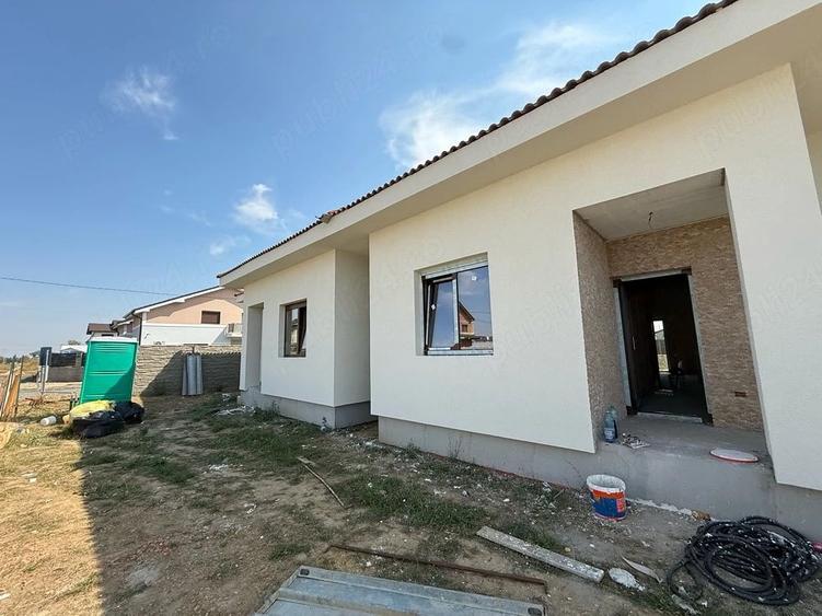Casă cu Teren 325 Mp în Giroc