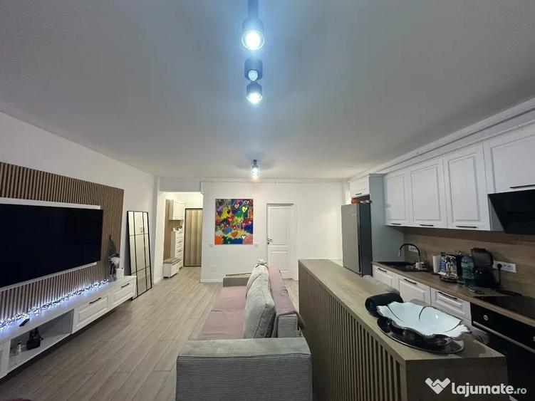 Apartament cu 3 camere decomandat în 9 Mai