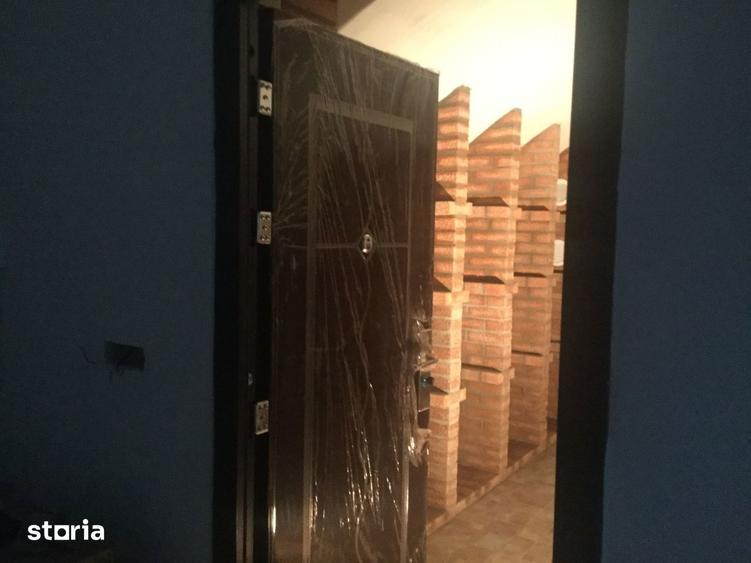 Casă cu 10 camere cu Teren 1087 Mp în Poienari