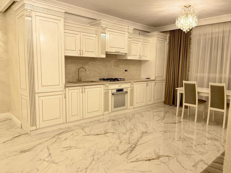 Apartament cu 3 camere decomandat în Florești