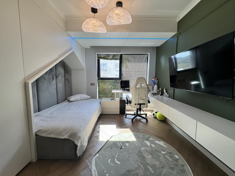 Apartament cu 3 camere semidecomandat, mobilat în Florești