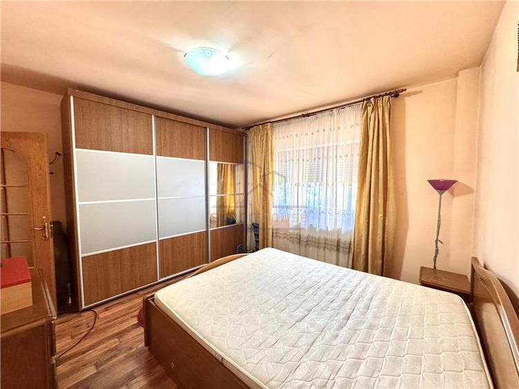 Apartament cu 3 camere decomandat în Cantacuzino