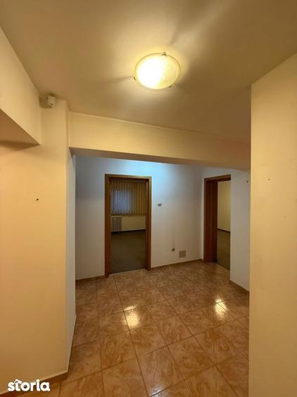 Apartament cu 3 camere în Decebal