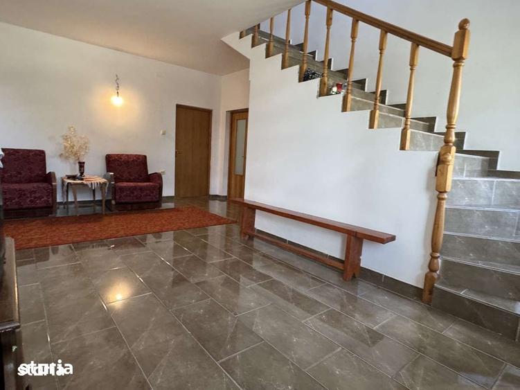 Casă cu 6 camere cu Teren 490 Mp în Agigea